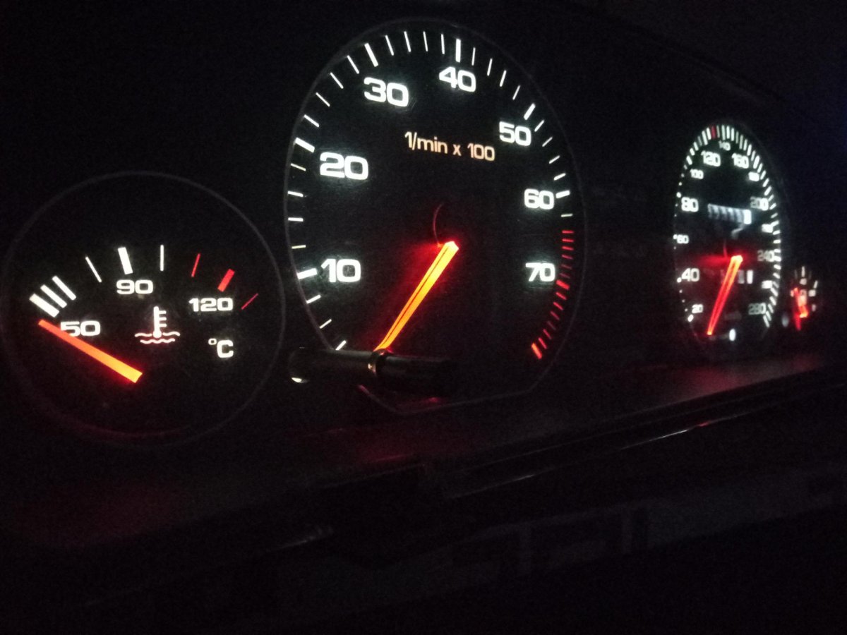 Пересвет приборки Audi 100 c3