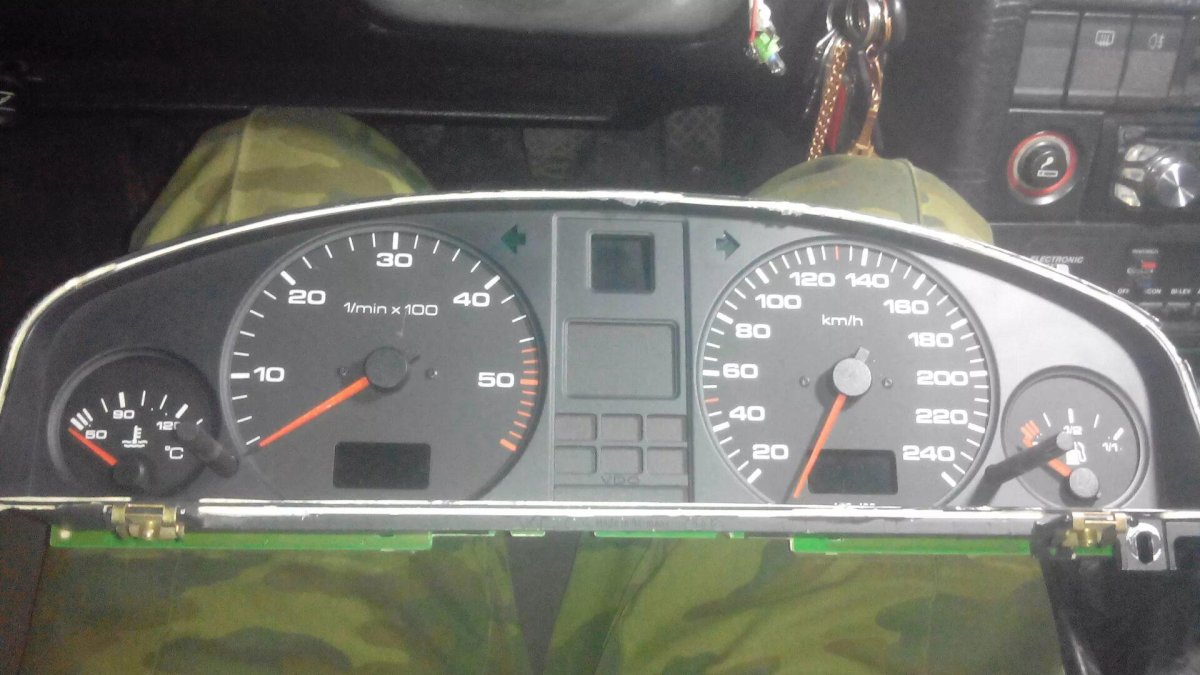 Приборка Ауди 100 с4