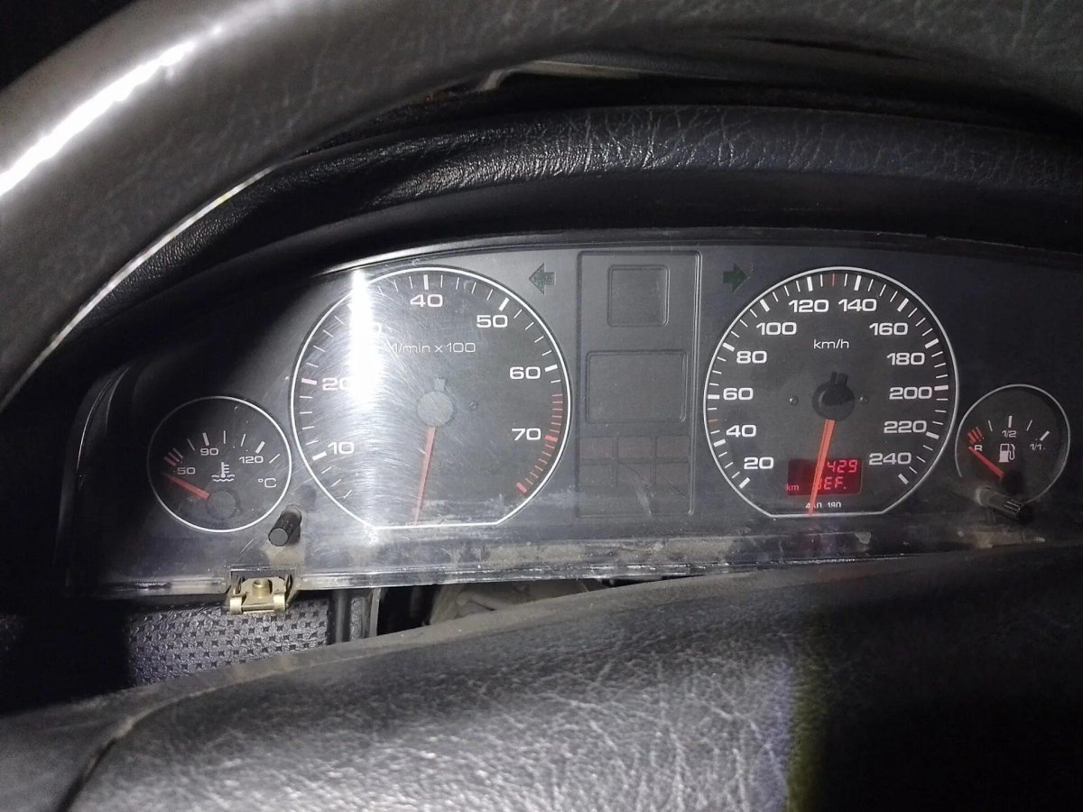 Audi 100 c4 приборка