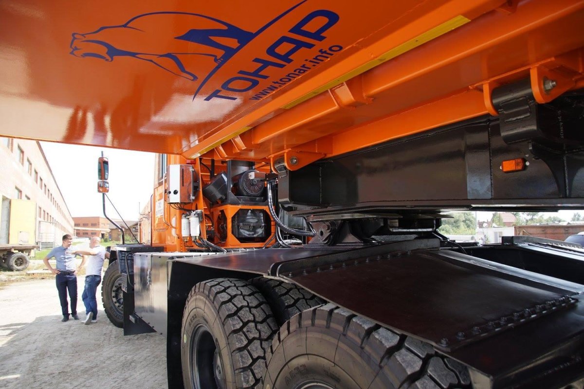 Карьерный тягач Тонар-45252