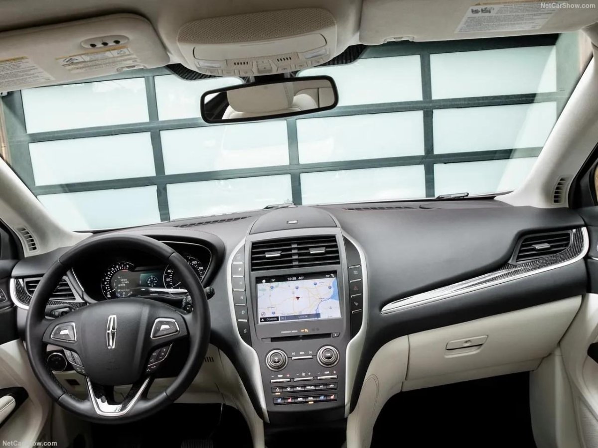 Lincoln MKC интерьер