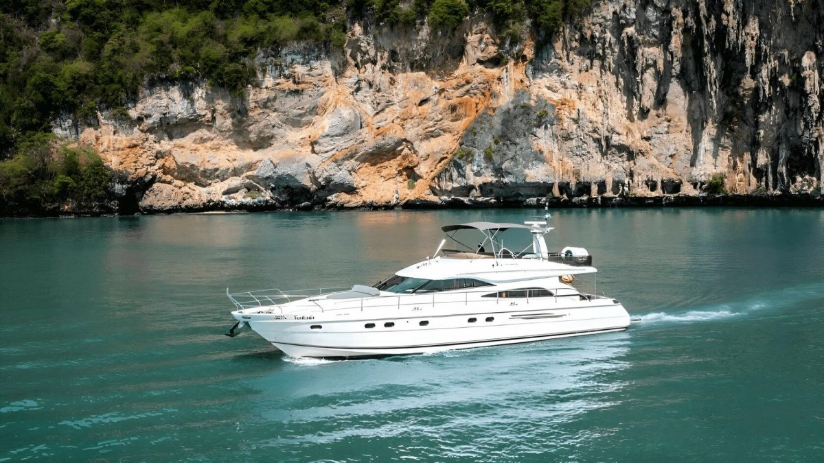 Катамаран Мазератти