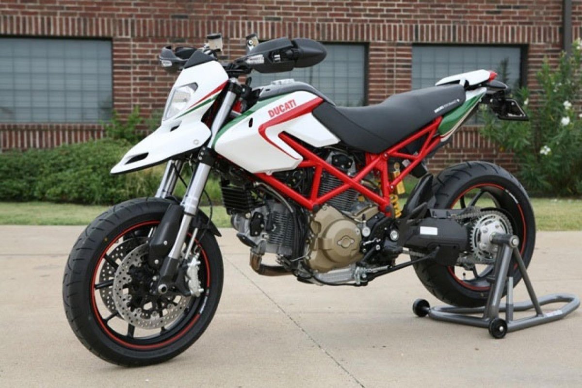 Ducati Hypermotard 1100s