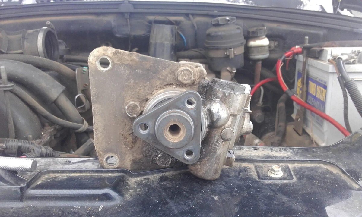 Кронштейн ГУРА Нива Шевроле