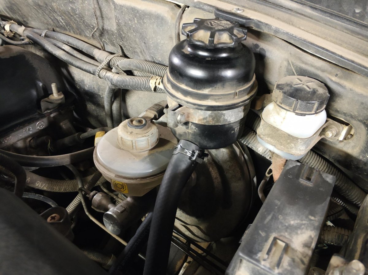 Бачок ГУР Нива Шевроле