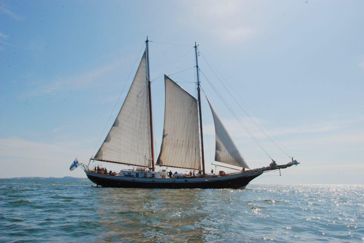 Яхта Амазон парусная