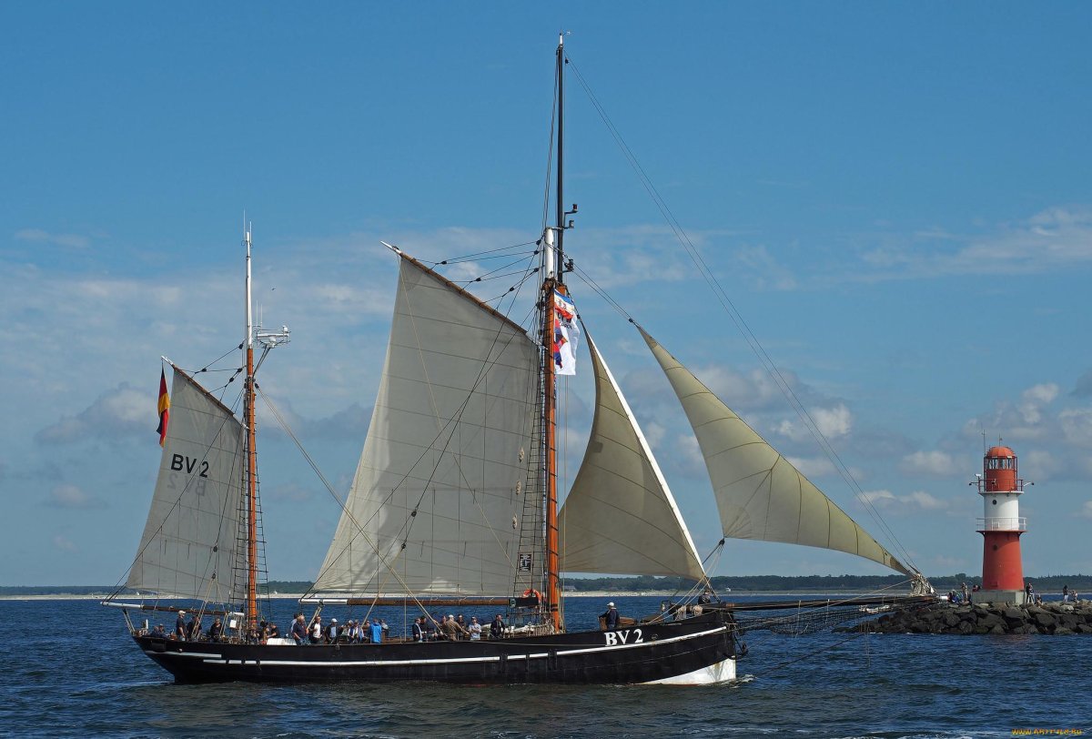 Парусная яхта Бригантина