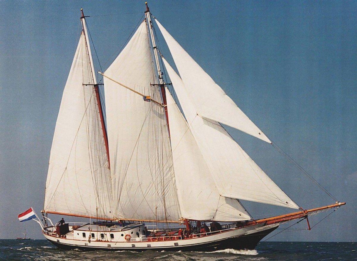 Двухмачтовая парусная шхуна «Грумант-58»