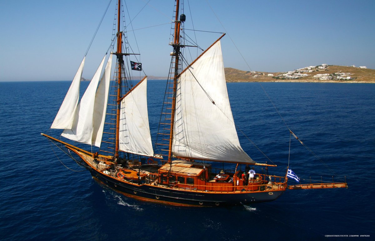 Парусная яхта Бригантина