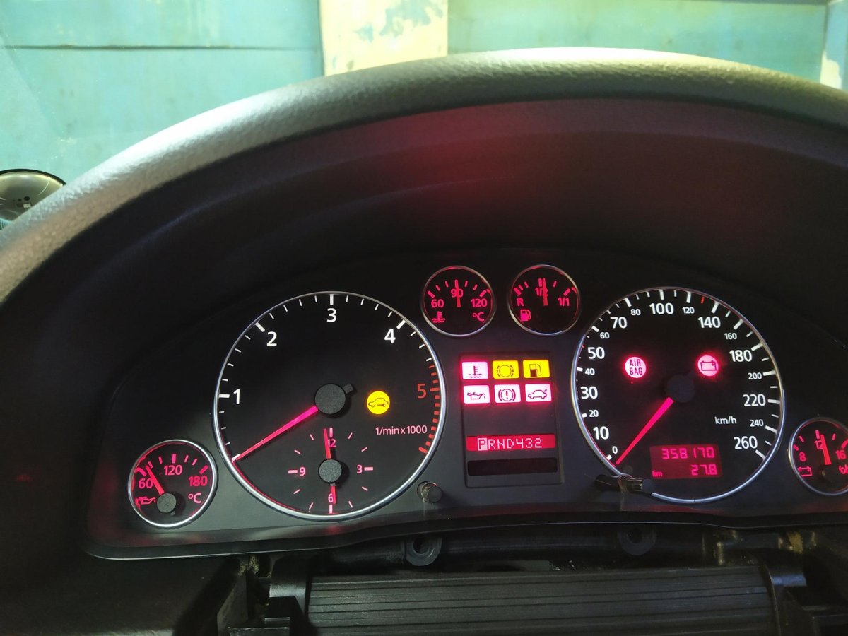 Приборка Audi a6 c5 881