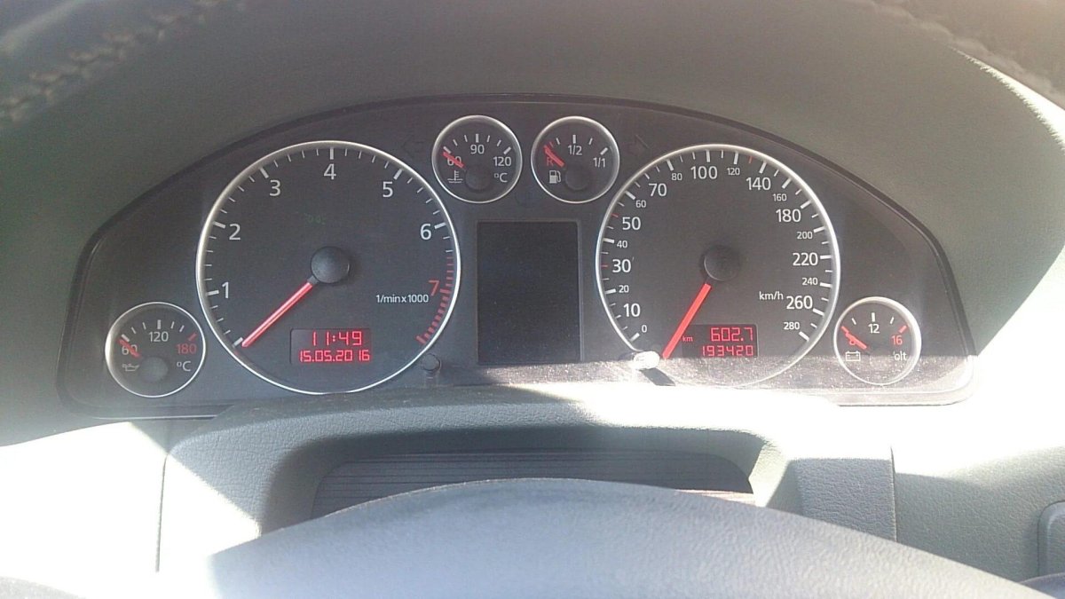 Приборная панель Ауди а6 2000 года