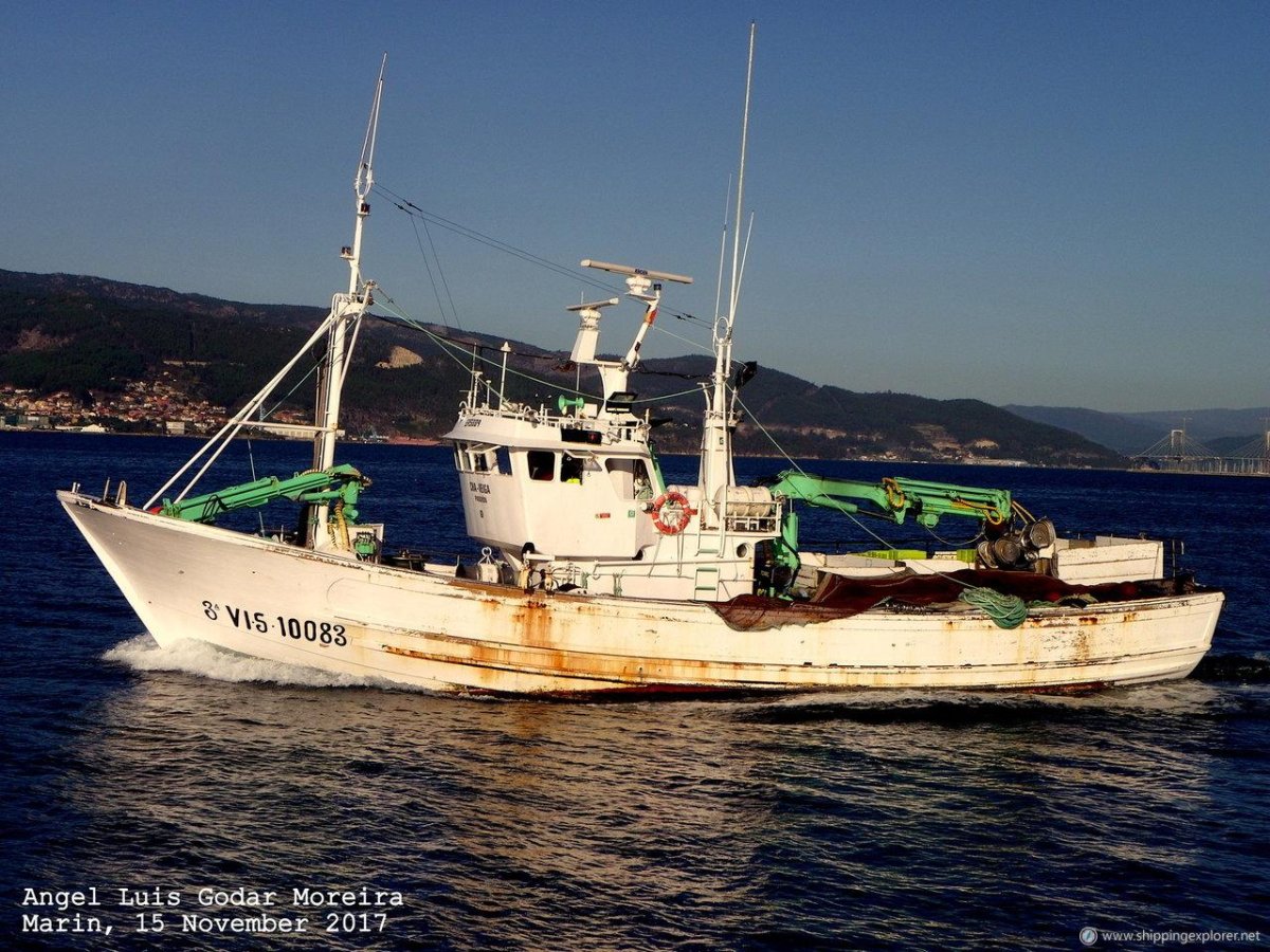 Рыболовецкий катер траулер