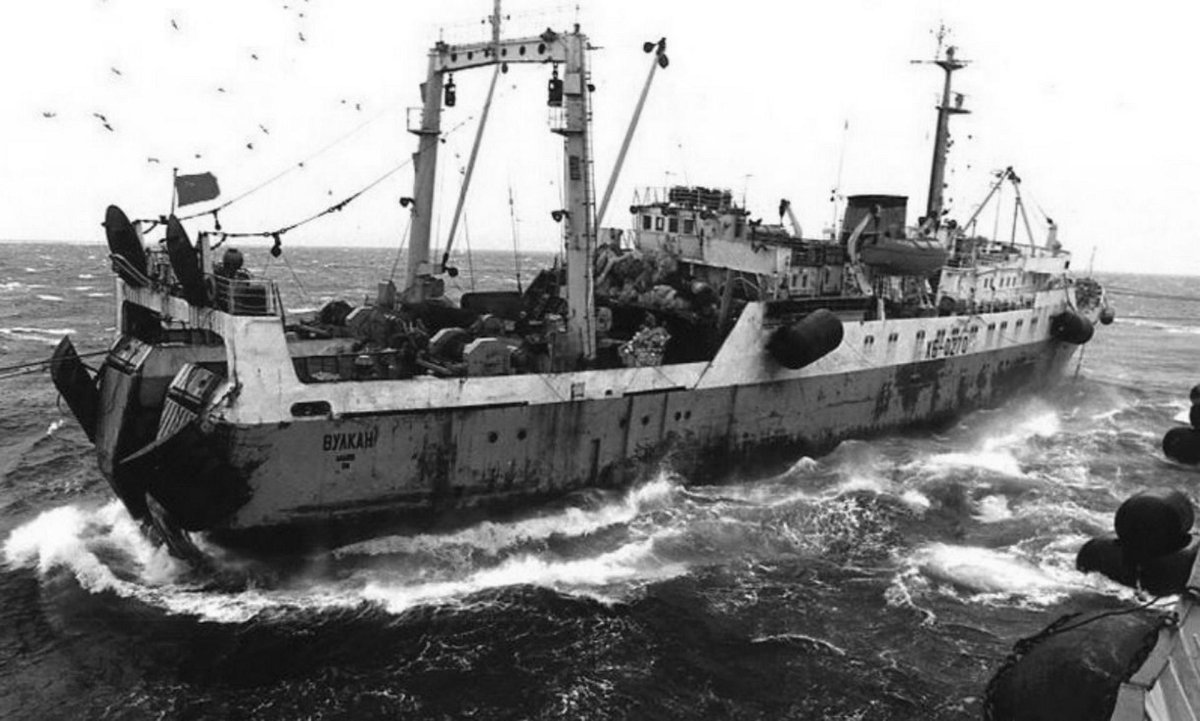 Рыболовецкий траулер БМРТ