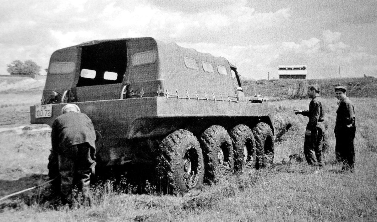 Военный тягач ГАЗ 62