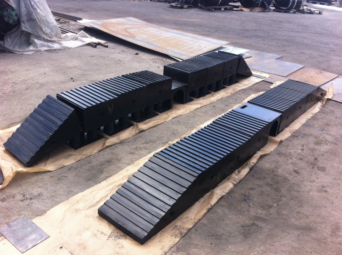 Мостик колейный для преодоления траншей