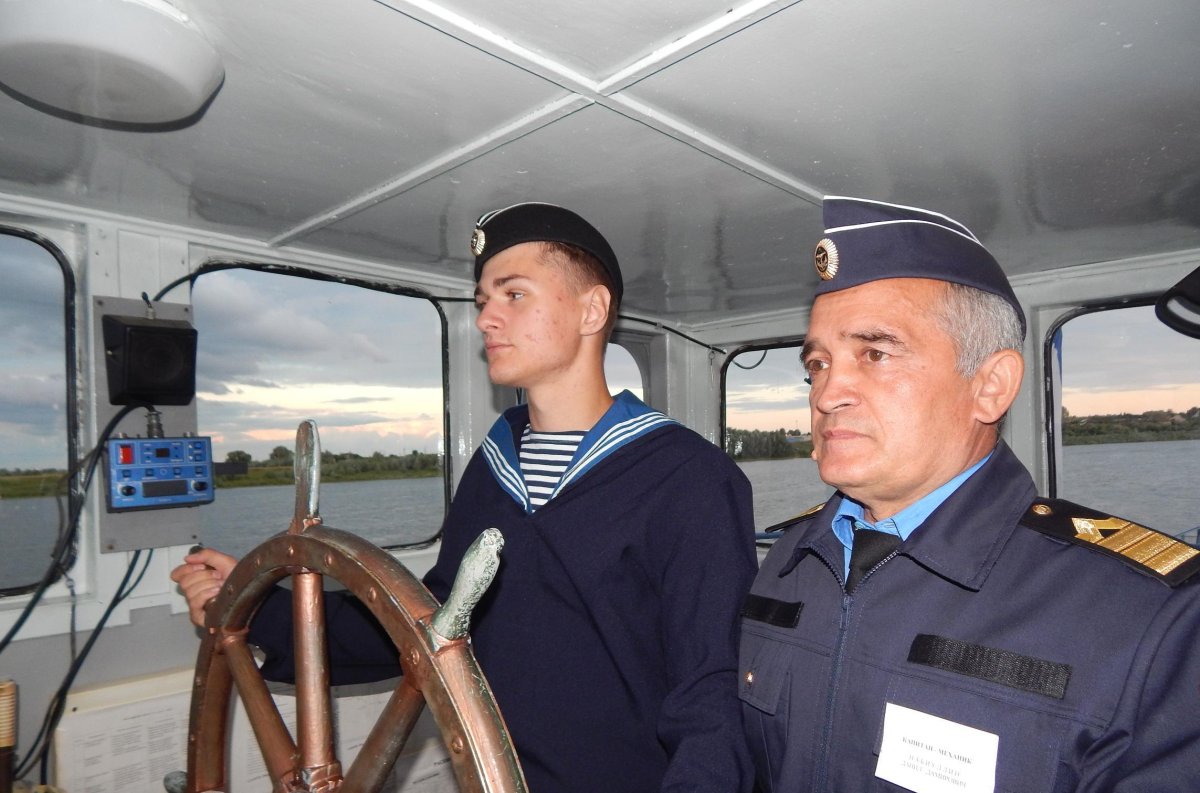 Моряк за штурвалом