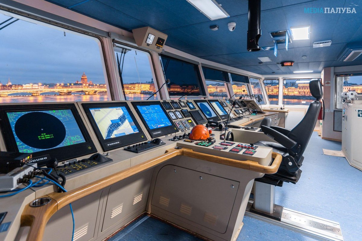 Теплоход Павел Леонов