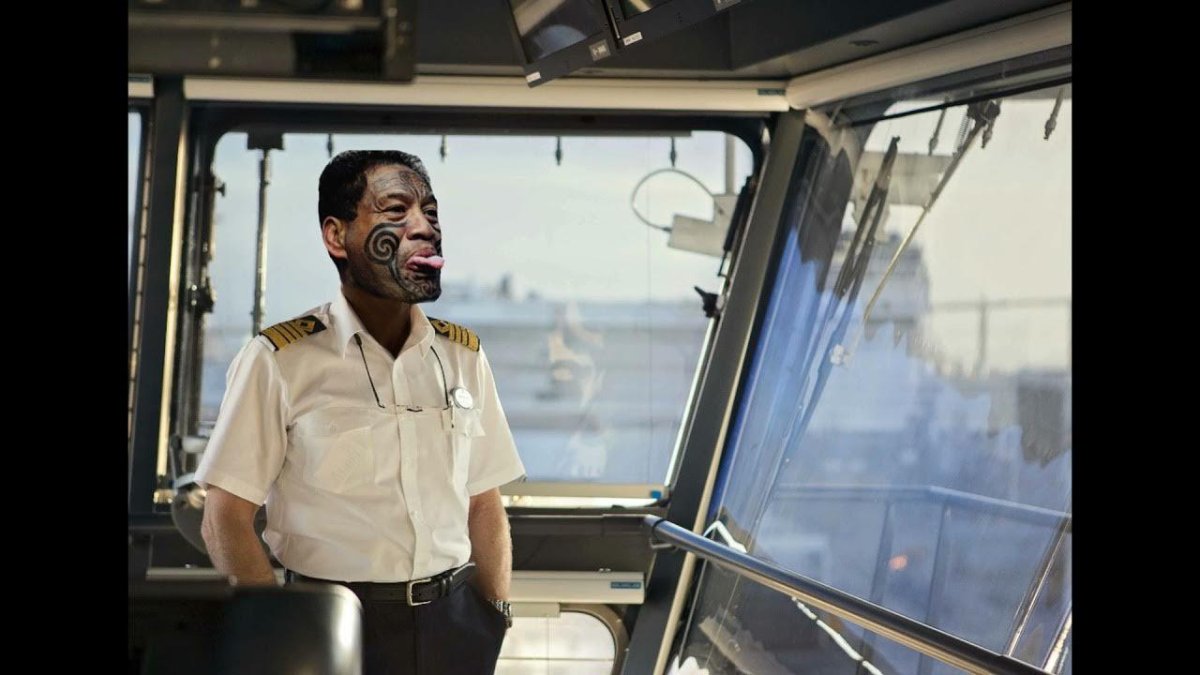 Symphony of the Seas Капитан