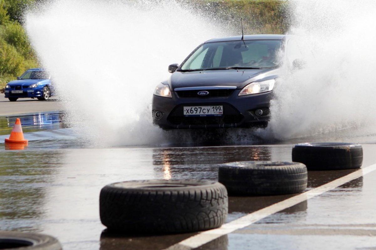 Аквапланирование на дороге
