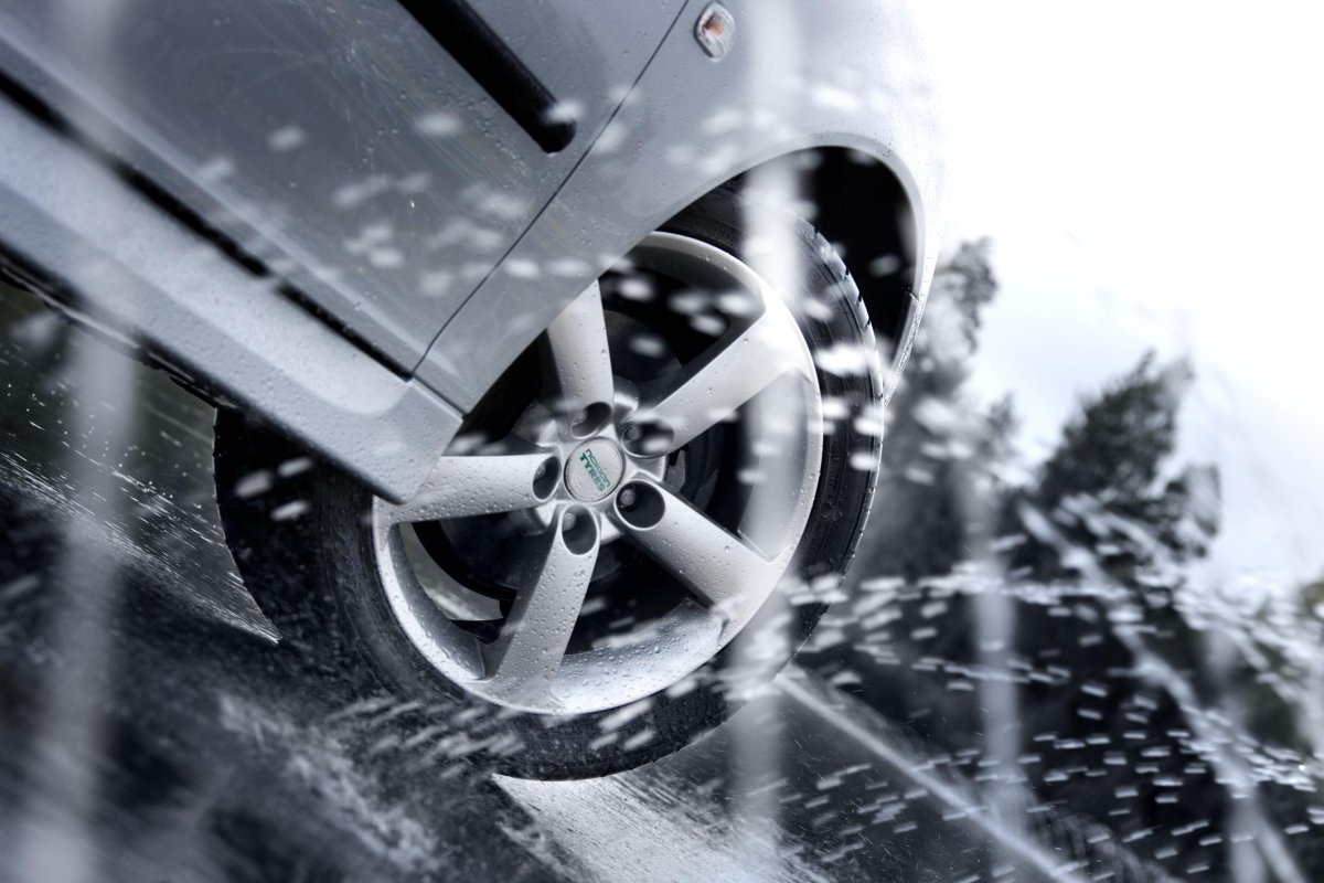 Эффект аквапланирования автомобиля