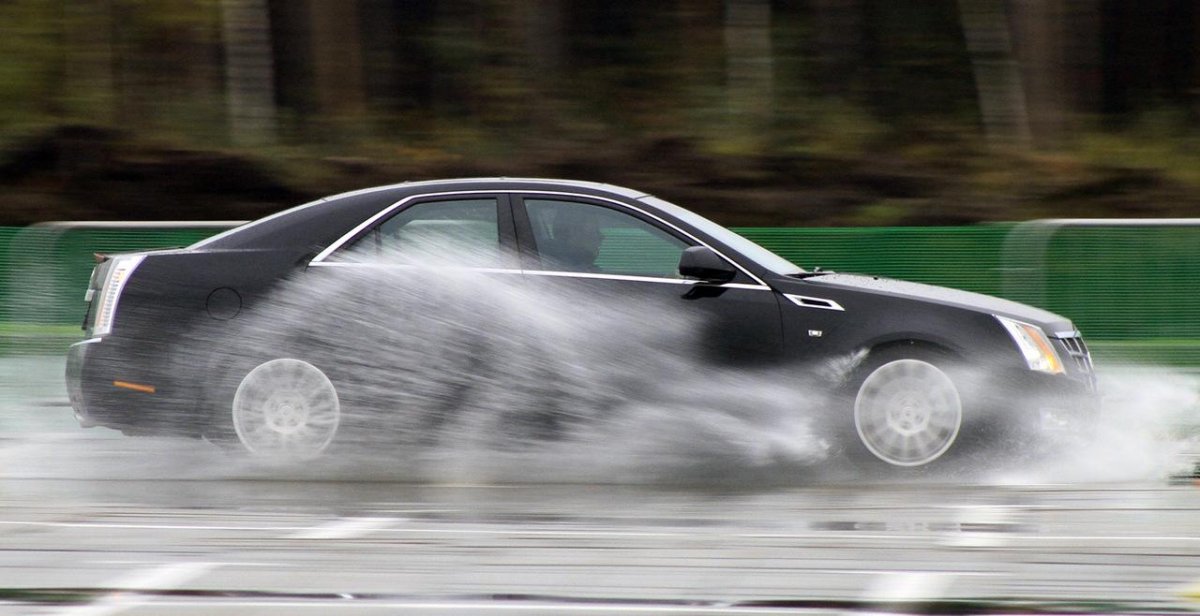 Эффект аквапланирования автомобиля