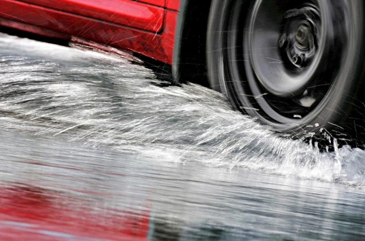 Водяной Клин аквапланирование