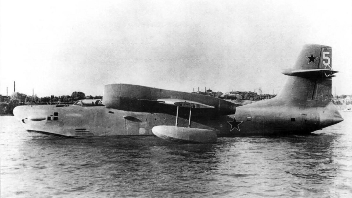 Реактивный гидросамолет бе-10