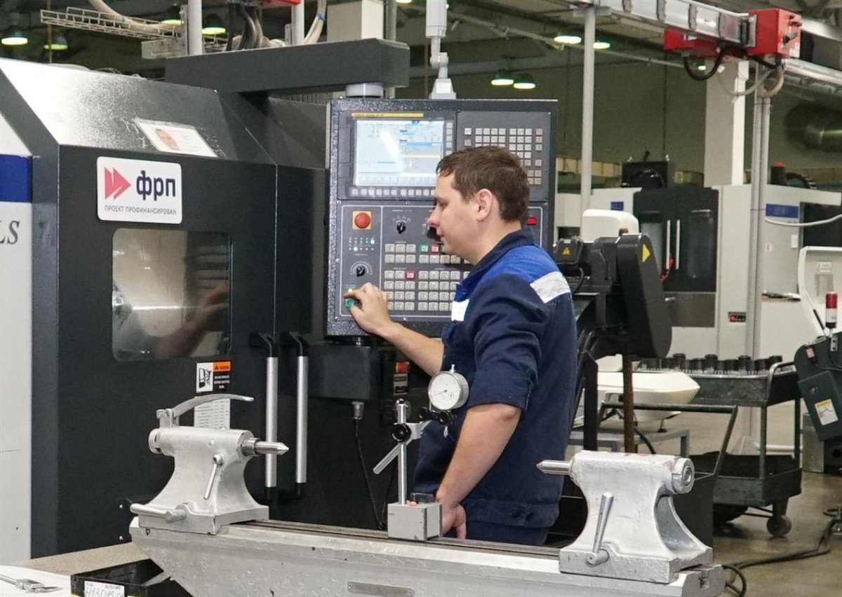 Смирнов Андрей Валерьевич Кострома судомеханический завод