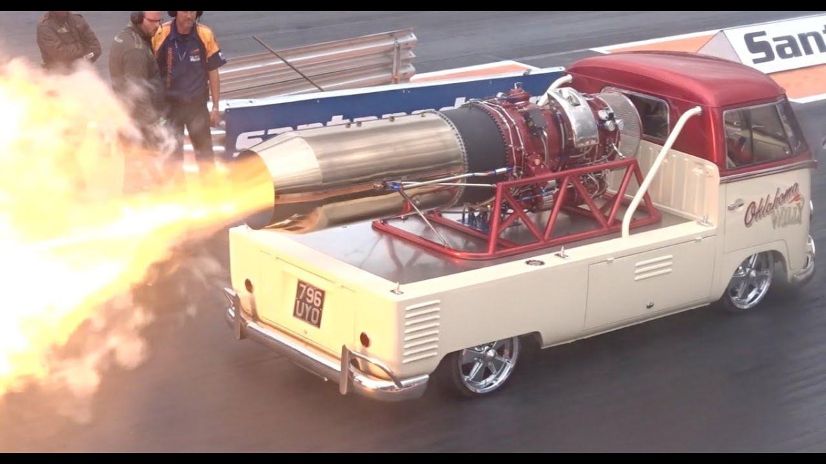 Автомобиль с реактивным двигателем