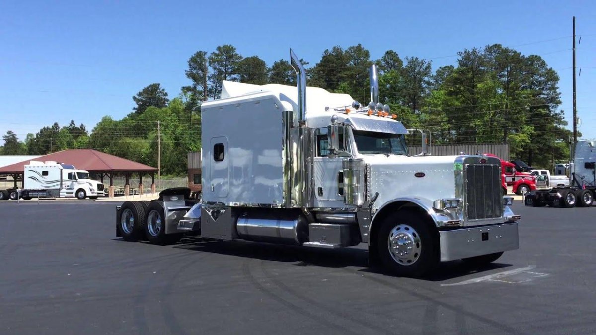 Peterbilt 379 Sleeper