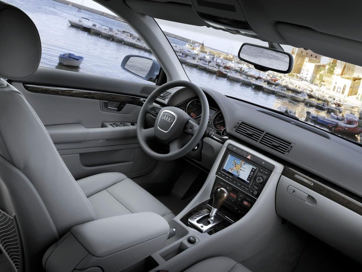 Ауди а4 универсал салон