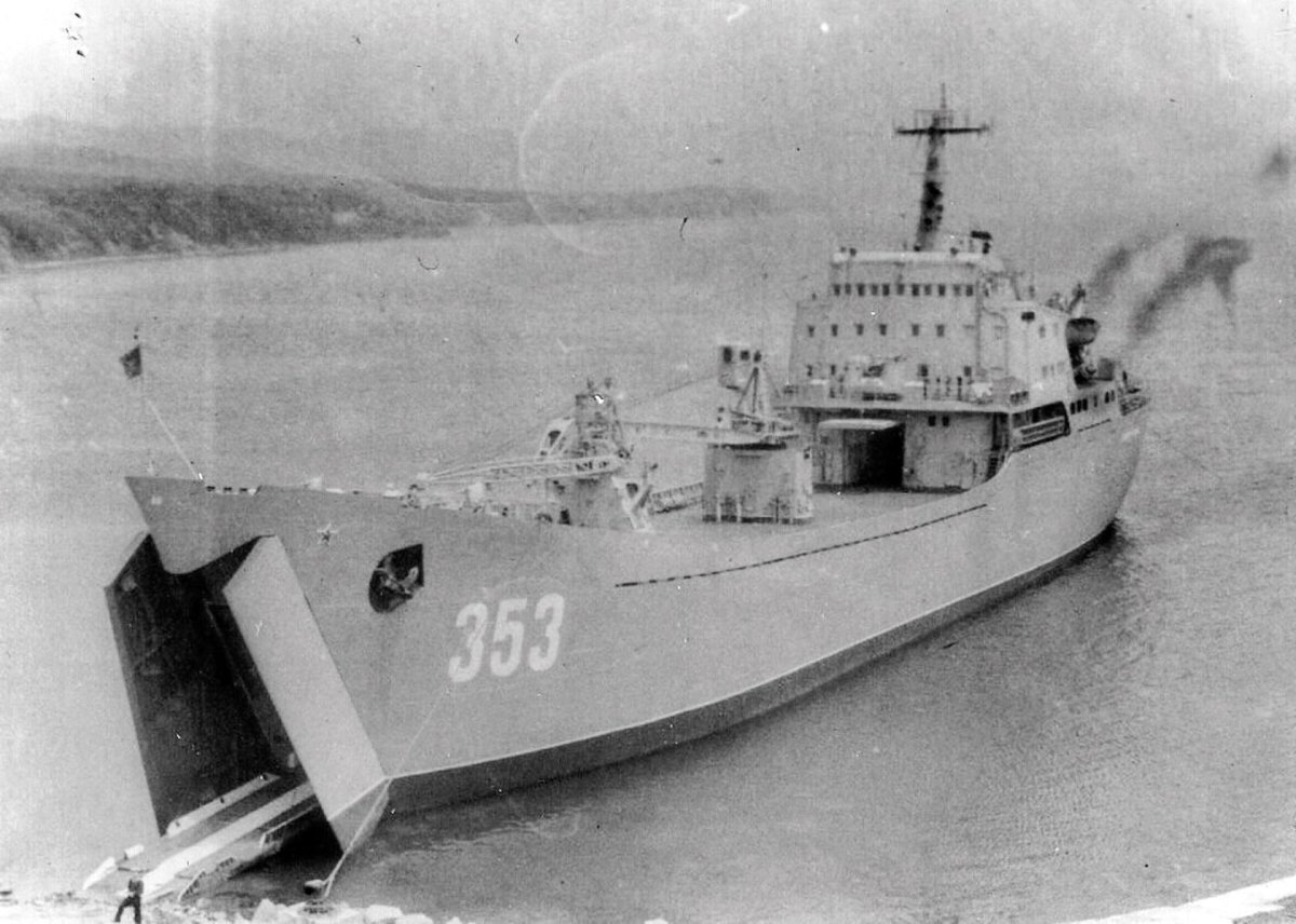 Малый десантный корабль МДК 106