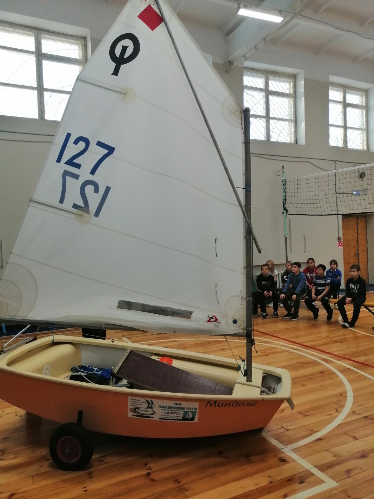 Швертбот яхта оптимист