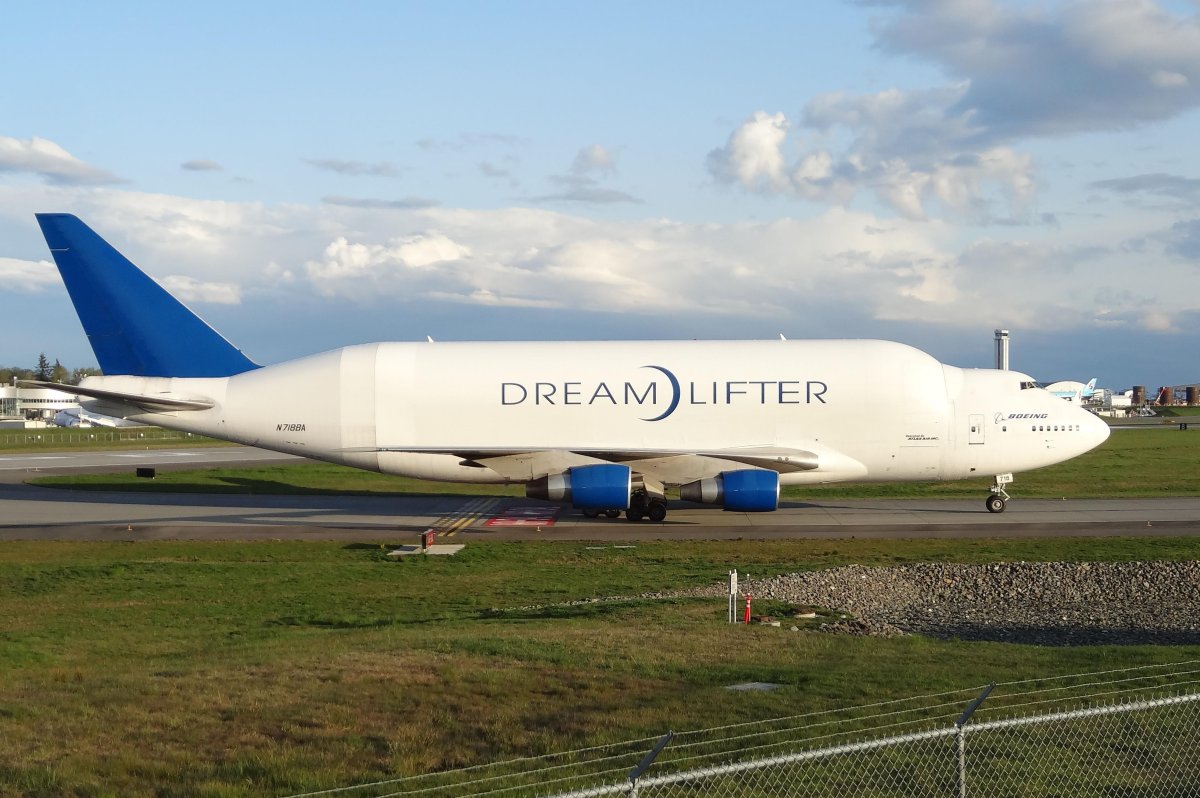 Boeing 747-4h6(LCF)