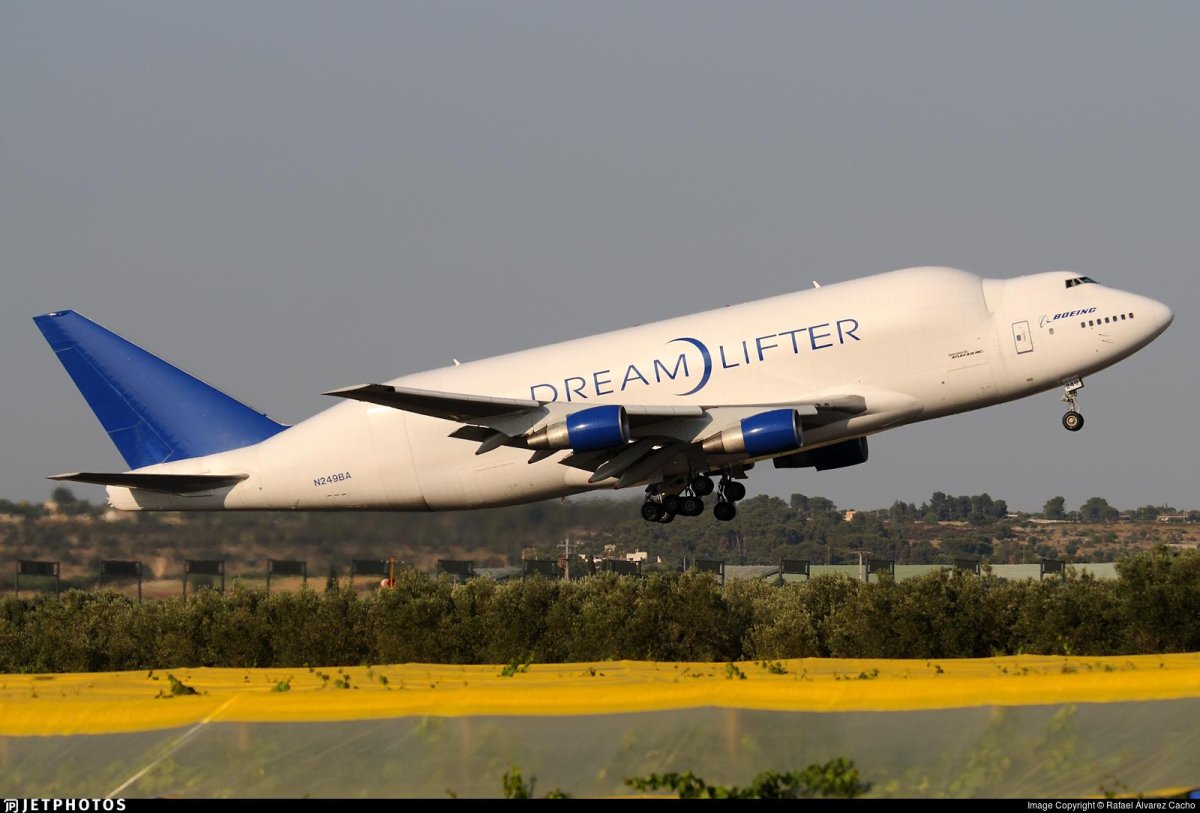 Самолет Boeing 747 LCF «Dreamlifter»