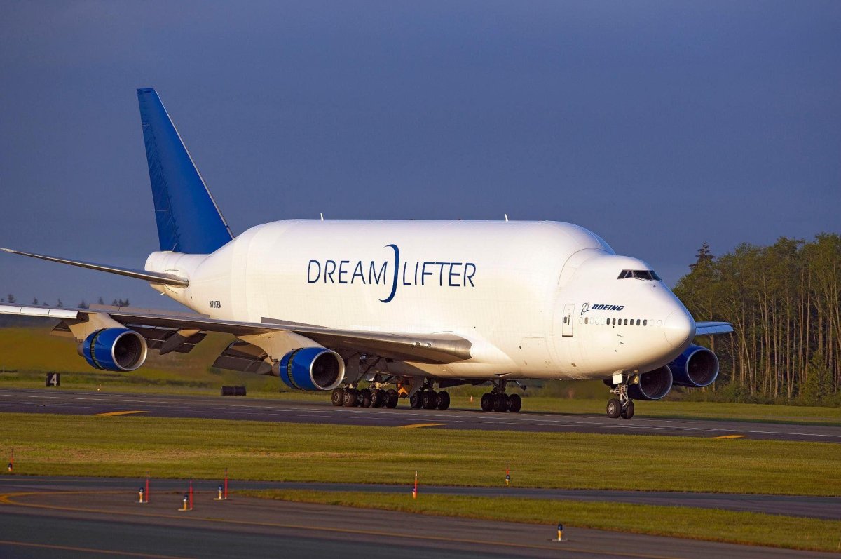 Грузовой Боинг 747 ДРИМЛИФТЕР