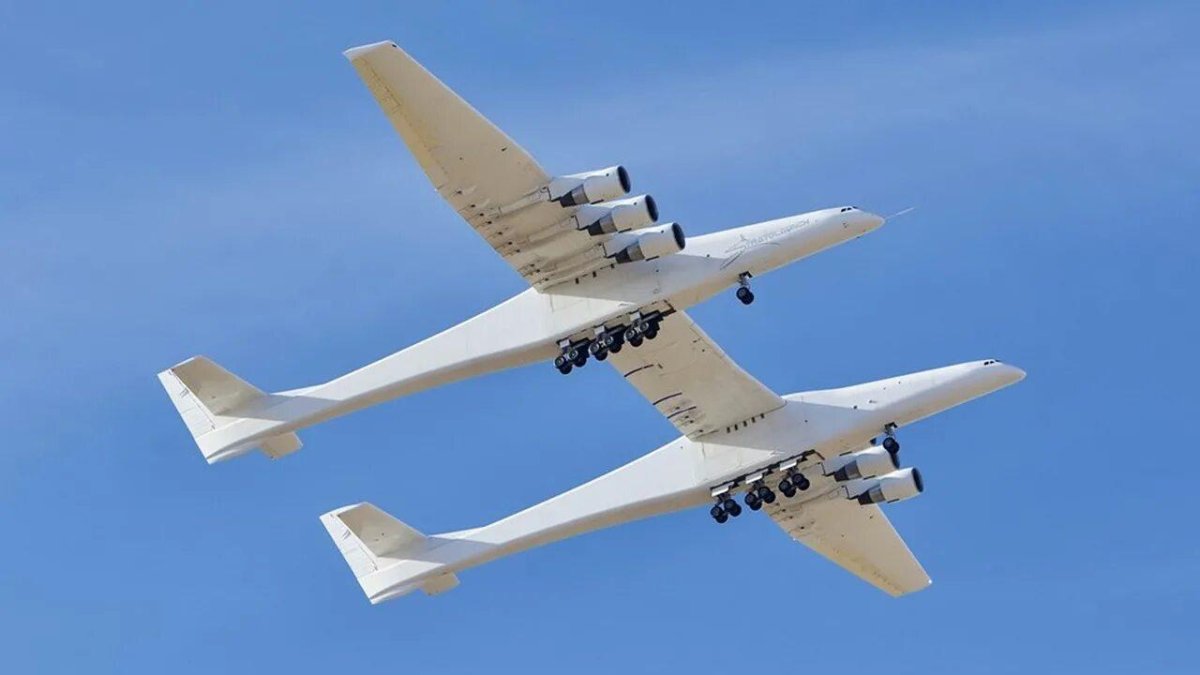 Двухфюзеляжный самолет Stratolaunch