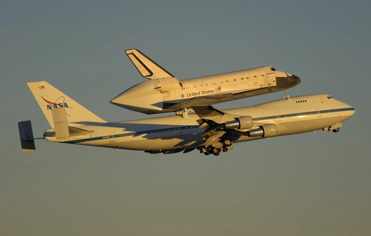 Боинг 747 с шаттлом
