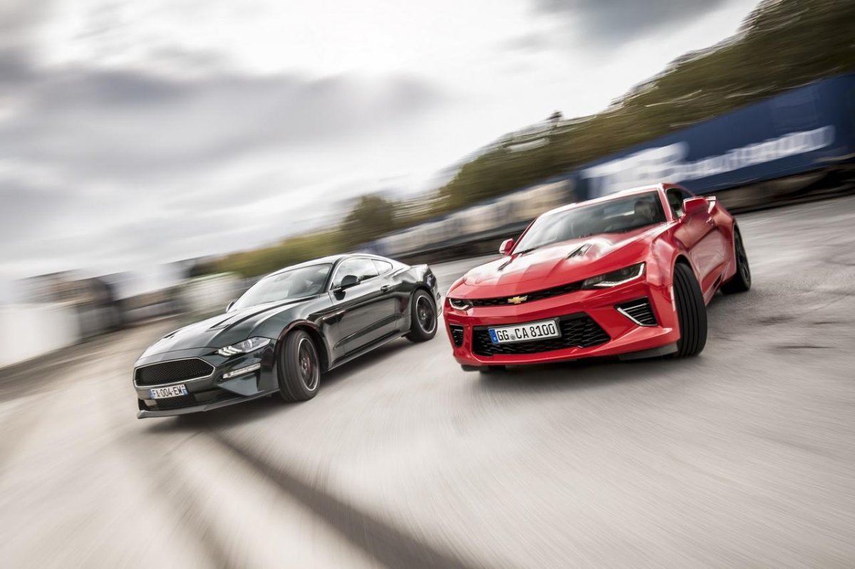 Camaro vs Mustang