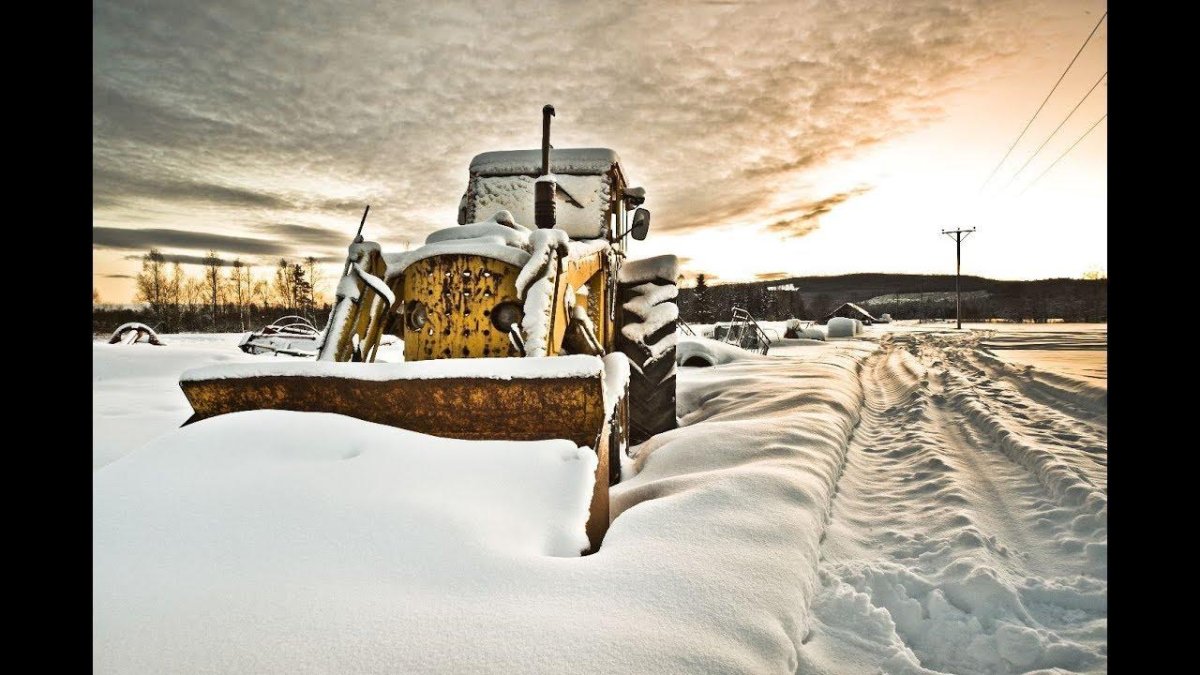 Трактор зимой