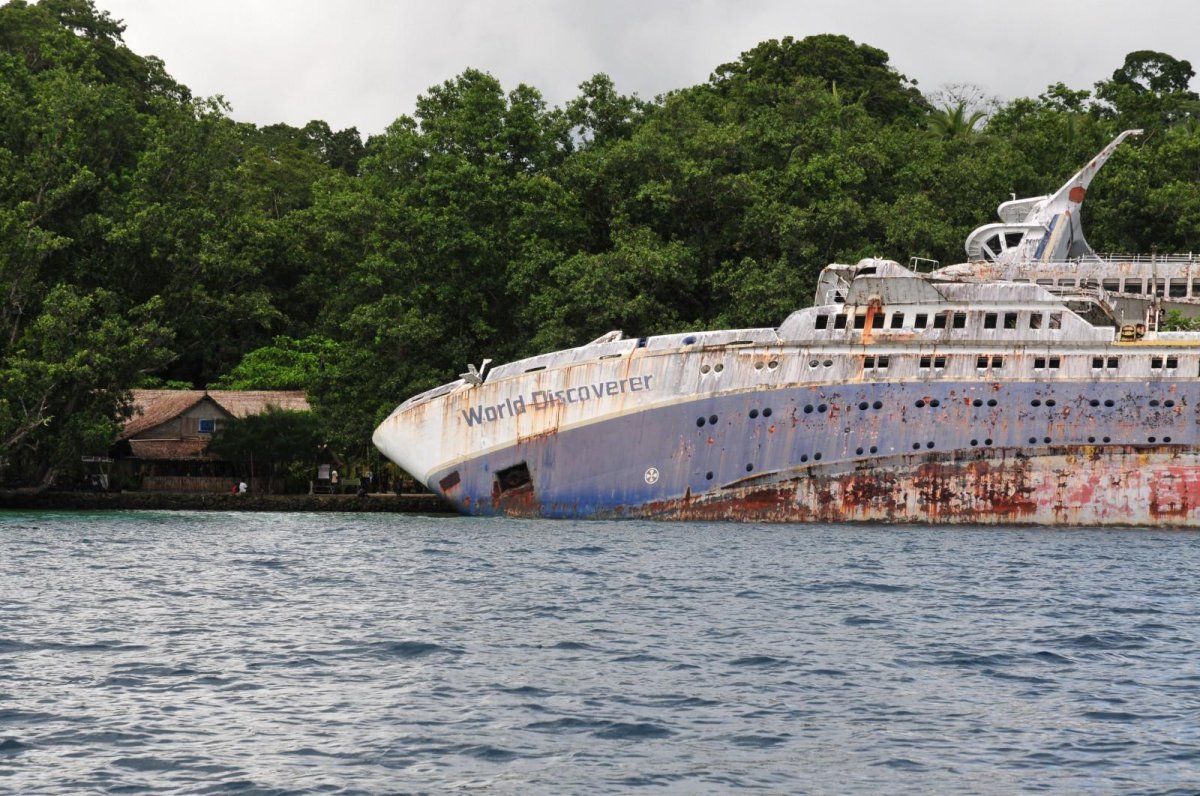 Круизный лайнер World Discoverer