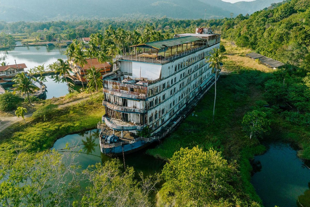 Заброшенный отель корабль ко Чанг