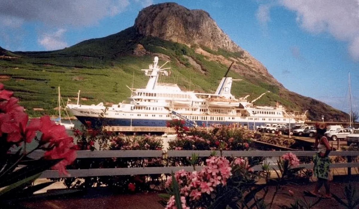 World Discoverer корабль