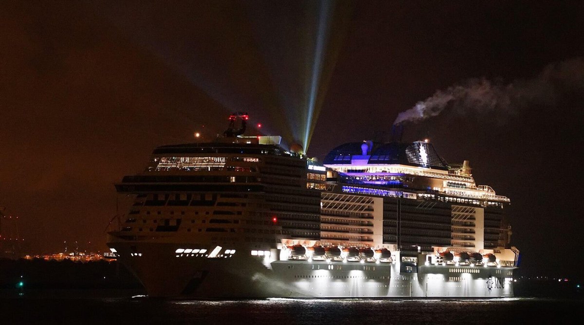 Заброшенный круизный лайнер на Соломоновых островах