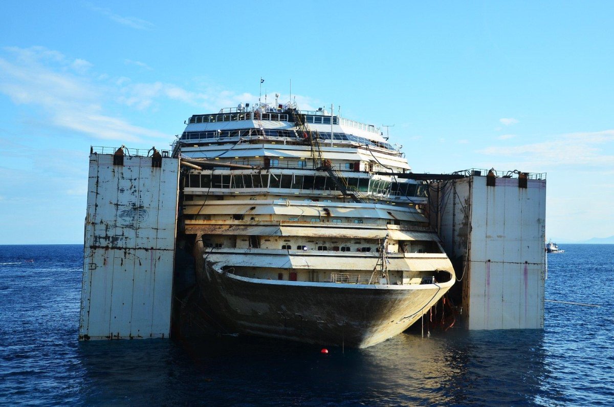 Коста Конкордия буксировка