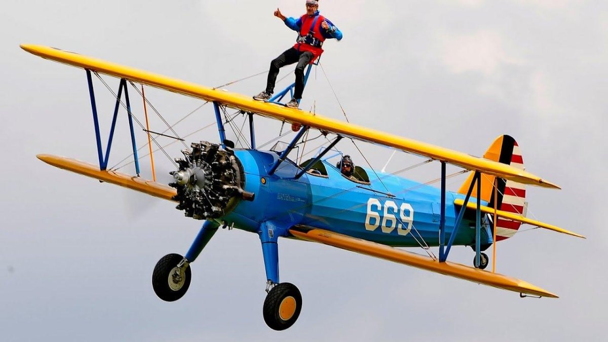 Винг-Вокинг: прогулка по крылу самолета