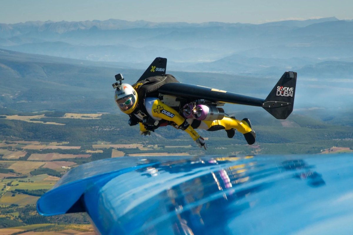 Ив Росси реактивный ранец