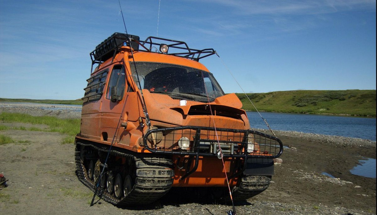 Гусеничный снегоболотоход ГАЗ 3409 Бобр