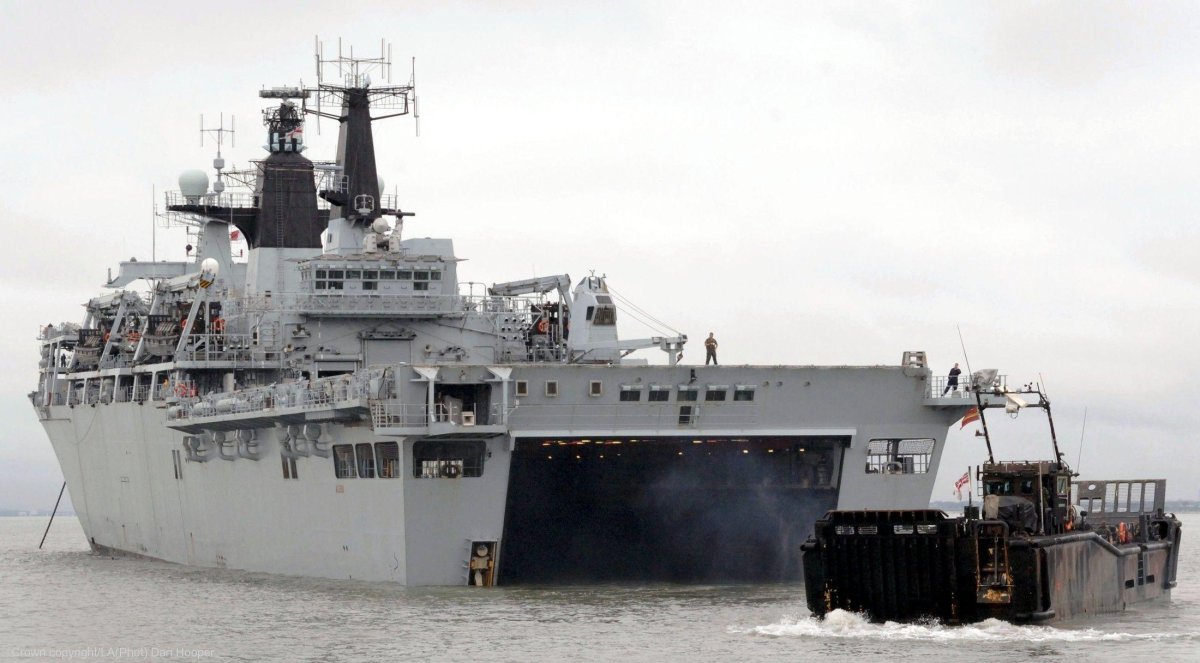 HMS Albion (l14)
