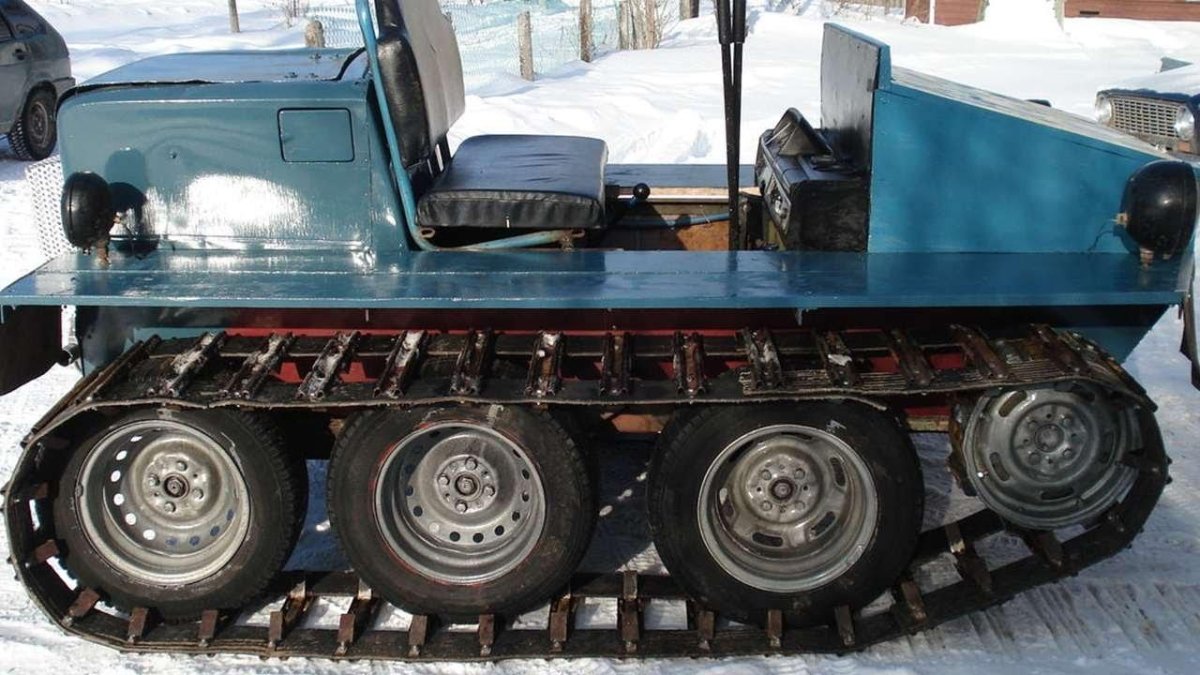 Гусеничный трактор переломка